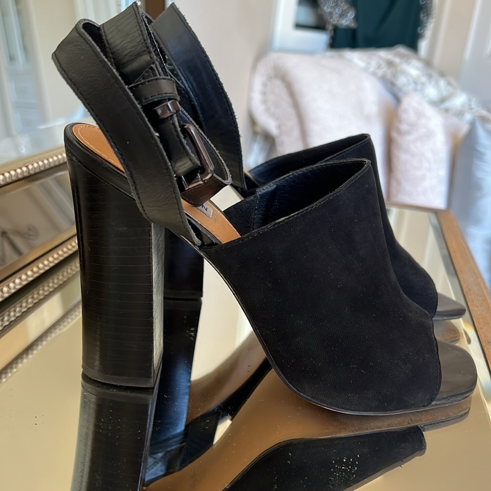 Steve Madden Black suede and leather shoes size 10